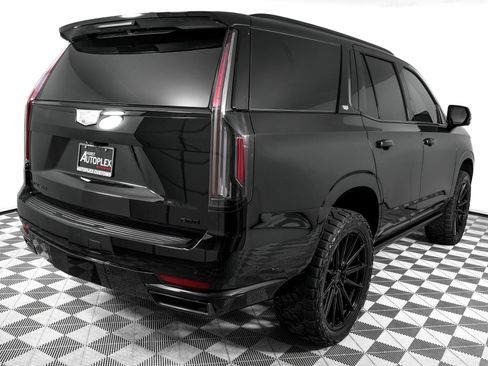 Used 2023 Cadillac Escalade Sport w/ LPO, ONYX Package AWD/4WD image 4