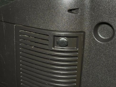 Used 2010 GMC Yukon XL Denali image 14