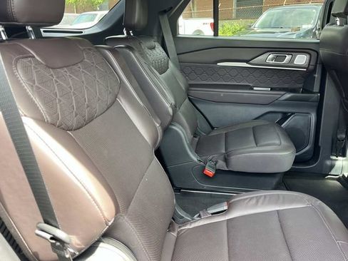 Certified 2025 Ford Explorer Platinum w/ LUX Leather Package AWD/4WD image 27