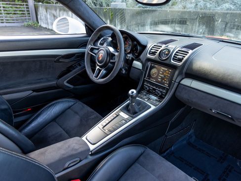 Certified 2016 Porsche Cayman GT4 image 41