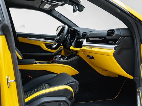 Used 2025 Lamborghini Urus SE AWD/4WD image 44