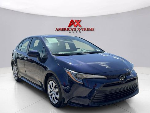 Used 2025 Toyota Corolla LE FWD image 8