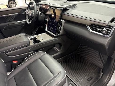 Used 2024 GMC Acadia Denali FWD image 10