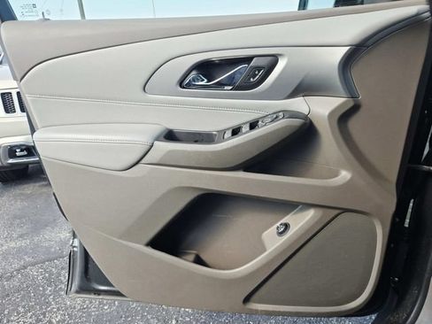 Used 2019 Chevrolet Traverse LT FWD image 19