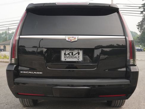 Used 2020 Cadillac Escalade ESV Luxury AWD/4WD image 16