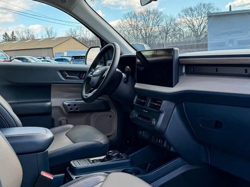 Used 2025 Ford Maverick Lariat image 13
