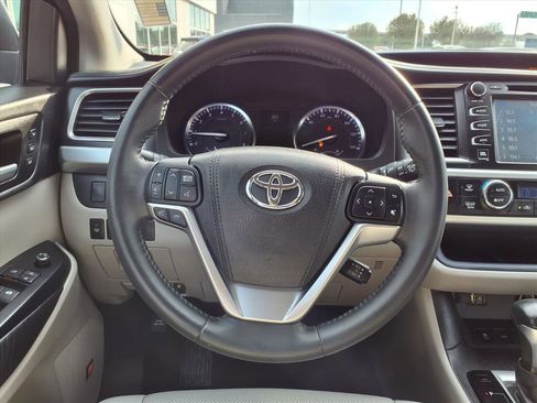 Used 2016 Toyota Highlander Limited image 13