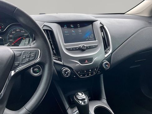 Used 2017 Chevrolet Cruze LT w/ Convenience Package image 6