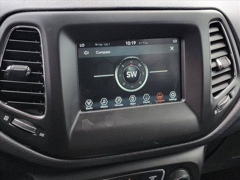 Used 2017 Jeep Compass Latitude w/ Popular Equipment Group AWD/4WD image 13