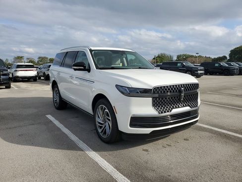 New 2025 Lincoln Navigator Reserve AWD/4WD image 30
