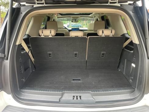 Used 2023 Ford Expedition XLT AWD/4WD image 15