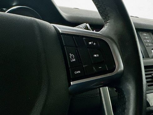 Used 2019 Land Rover Discovery Sport SE image 26