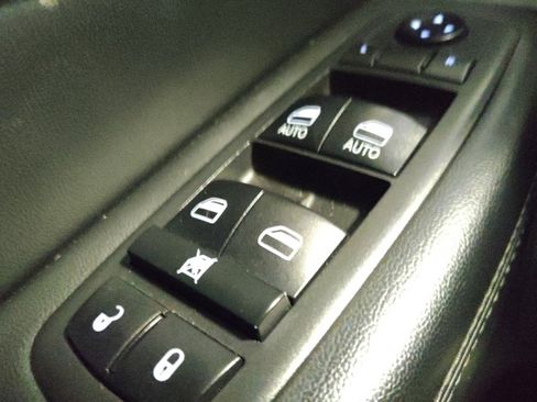 Used 2018 Jeep Grand Cherokee Altitude RWD image 27