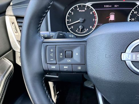 Used 2025 Nissan Rogue SV w/ SV Premium Package FWD image 22
