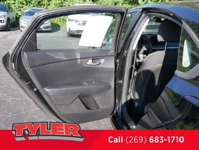 Used 2021 Kia Forte LXS FWD image 16
