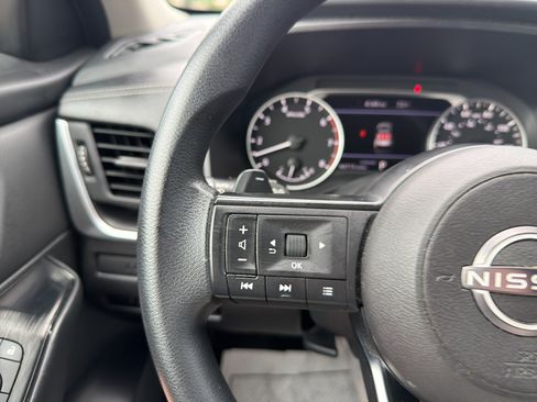 Used 2024 Nissan Rogue S FWD image 28