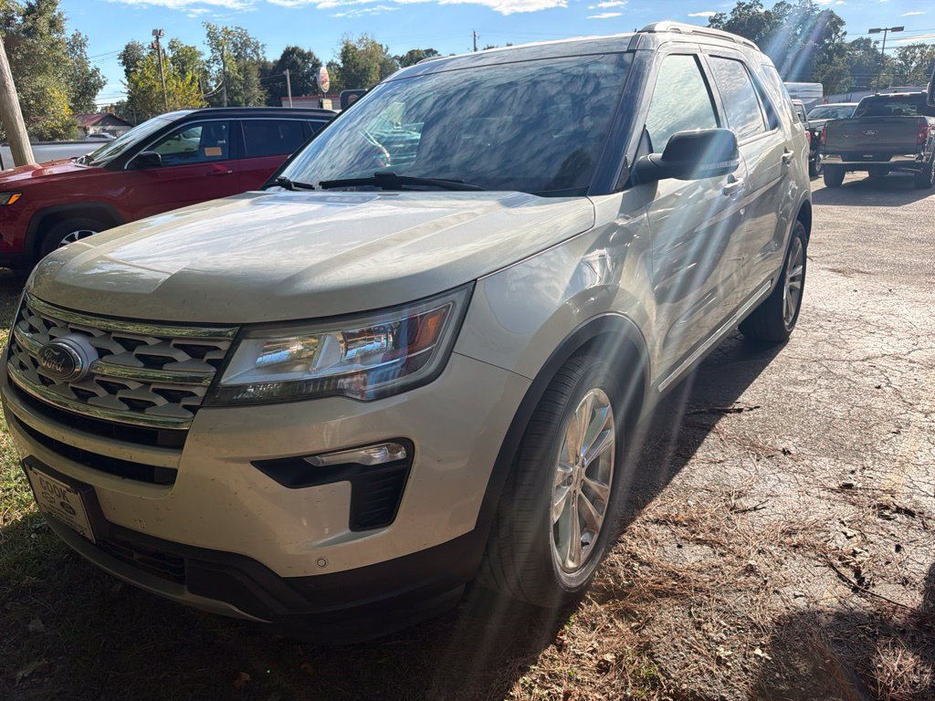 Used 2018 Ford Explorer XLT w/ Equipment Group 202A FWD image 1