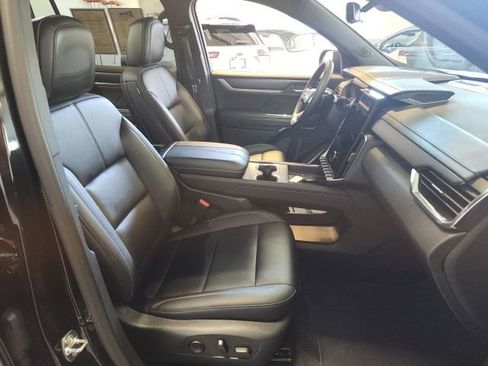 Used 2026 GMC Acadia Elevation w/ Elevation Premium Package AWD/4WD image 17