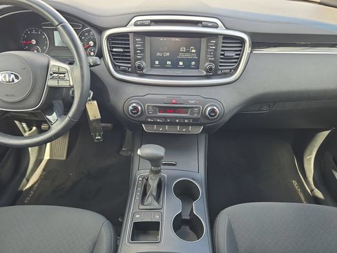 Used 2019 Kia Sorento FWD w/ LX Convenience Package image 11
