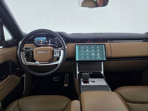 Used 2025 Land Rover Range Rover SE AWD/4WD image 18