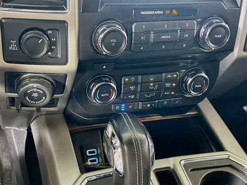 Used 2018 Ford F150 Lariat w/ Max Trailer Tow Package image 16