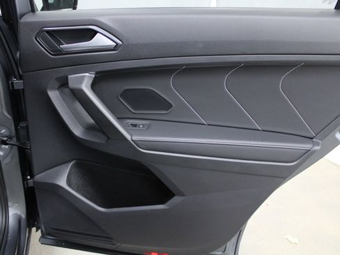 Used 2022 Volkswagen Tiguan SE AWD/4WD image 24