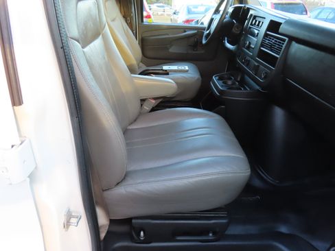 Used 2015 Chevrolet Express 2500 image 15