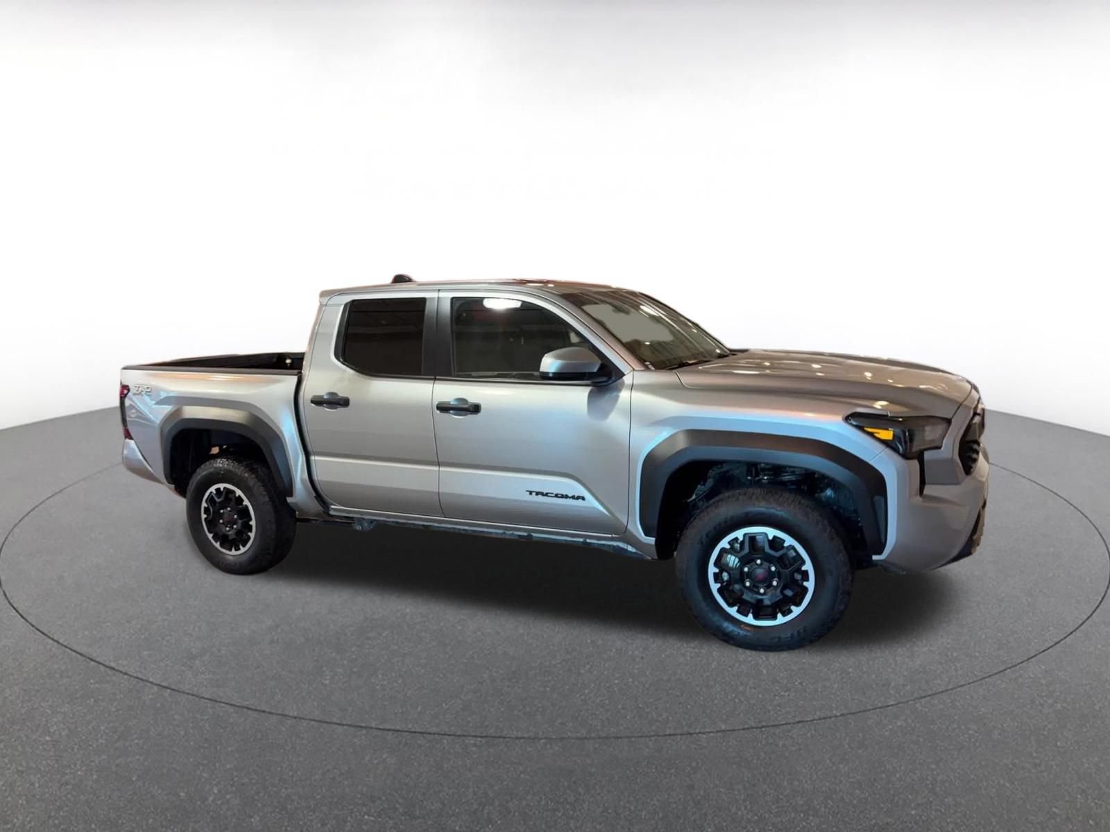 Used 2025 Toyota Tacoma TRD Off-Road AWD/4WD image 2