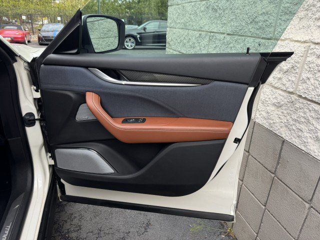 Used 2017 Maserati Levante S AWD/4WD image 39