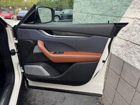 Used 2017 Maserati Levante S image 39