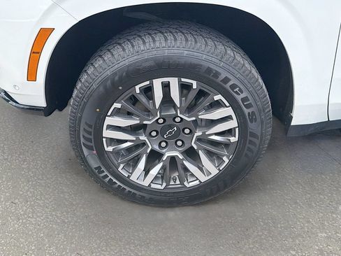 Used 2025 Chevrolet Suburban Z71 AWD/4WD image 42