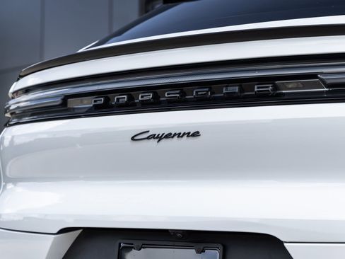 Certified 2024 Porsche Cayenne Coupe image 15