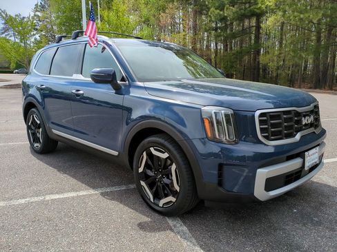 Used 2025 Kia Telluride S AWD/4WD image 2