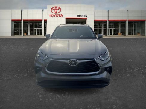 Certified 2025 Toyota Highlander XLE image 2