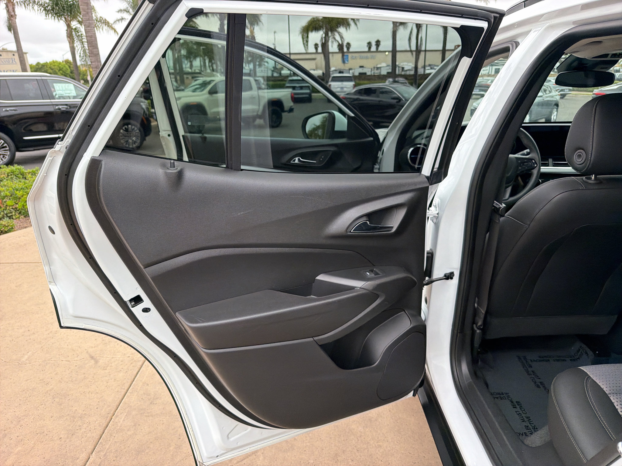 Used 2025 Chevrolet Trax LT FWD image 14