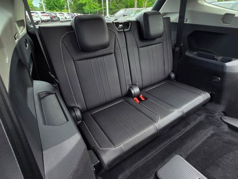 Certified 2023 Volkswagen Tiguan SE FWD image 47