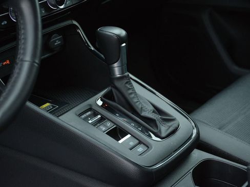 Used 2025 Honda CR-V EX-L image 10