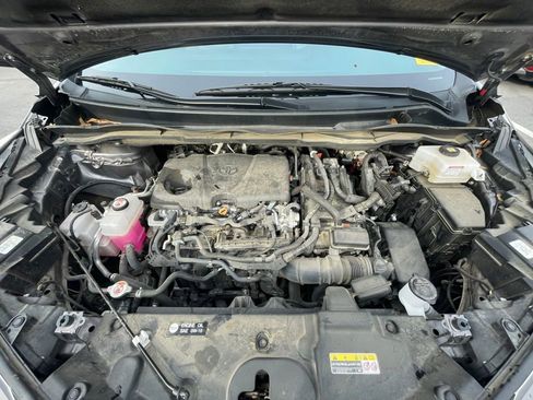 Used 2024 Toyota Sienna XLE image 32