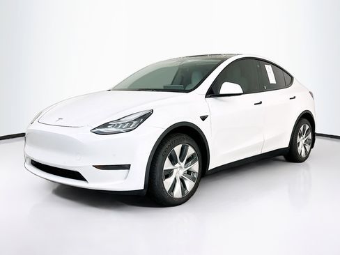 Used 2021 Tesla Model Y Long Range AWD/4WD image 3