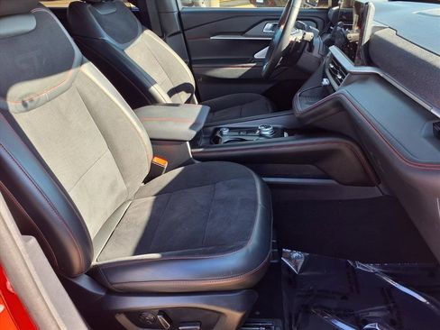 Used 2025 Ford Explorer ST image 29