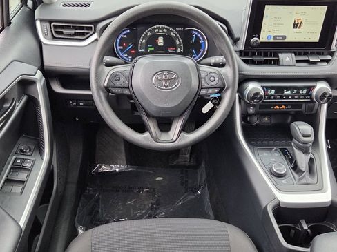 Used 2025 Toyota RAV4 LE image 7
