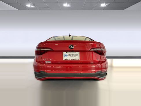 Used 2022 Volkswagen Jetta SE w/ Panoramic Sunroof Package image 10