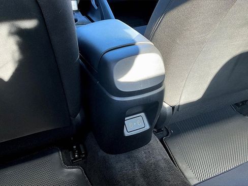 Certified 2025 Hyundai Elantra Sport image 33