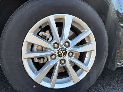 Used 2025 Toyota Camry LE FWD image 29