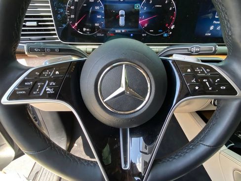 Used 2025 Mercedes-Benz GLE 350 4MATIC w/ AMG Line Exterior image 18