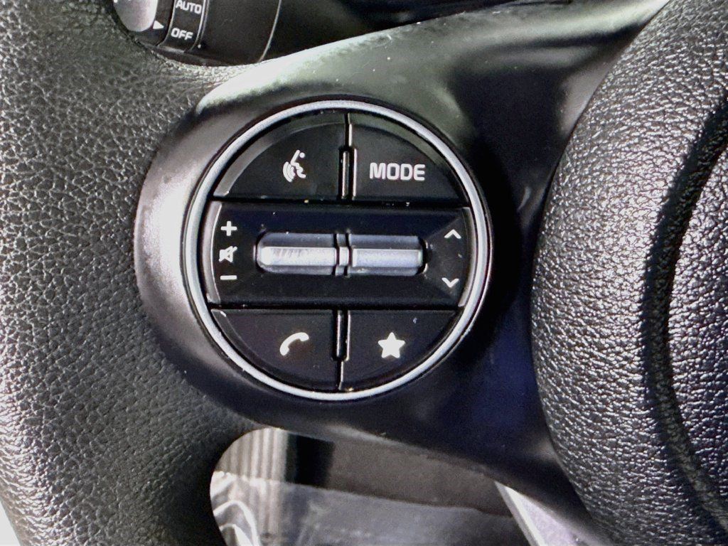 Used 2025 Kia Soul LX FWD image 13