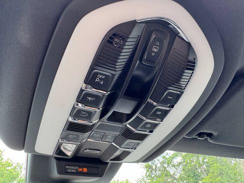 Used 2023 Porsche Macan AWD/4WD image 48