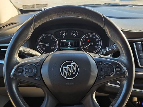Used 2019 Buick Enclave Essence image 19