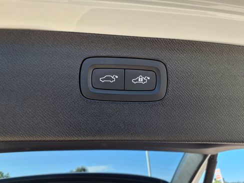 Certified 2025 Volvo XC90 B5 Core w/ Protection Package AWD/4WD image 14