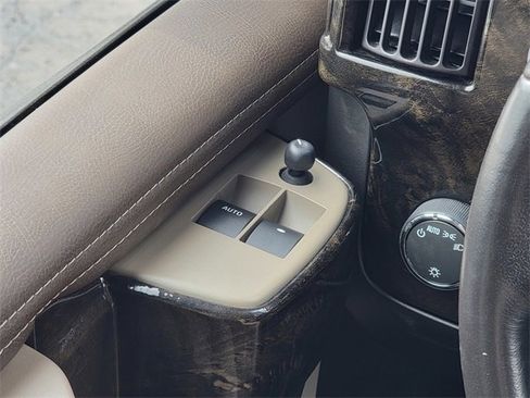 Used 2023 Chevrolet Express 2500 image 25